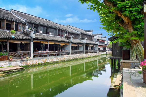 两会上的“机”智服务